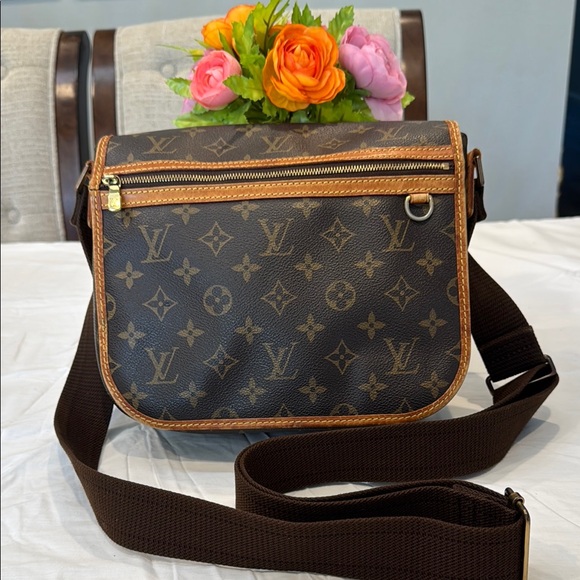Authentic Louis Vuitton Bosphore Crossbody Bag - Picture 2 of 15